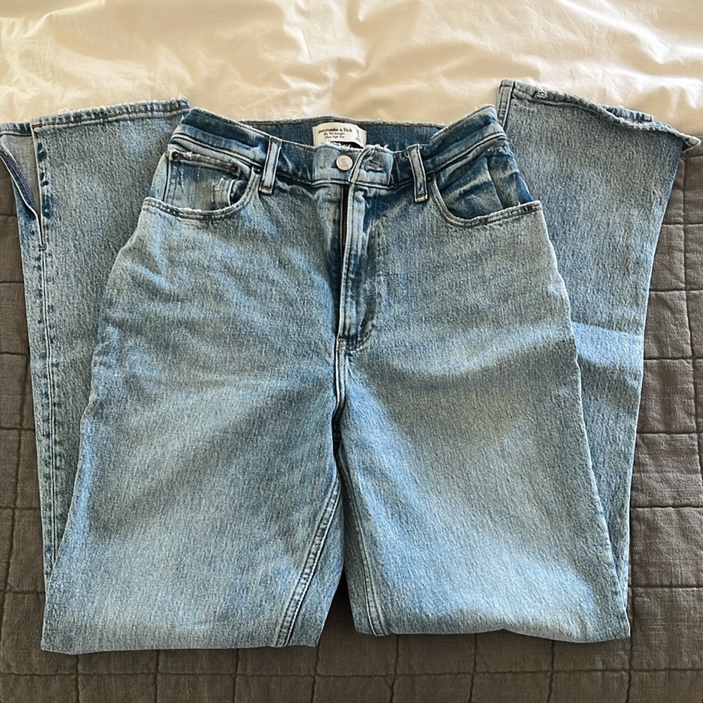 90’s straight ultra high rise. Curve love size 28/6r. Split hem addition.